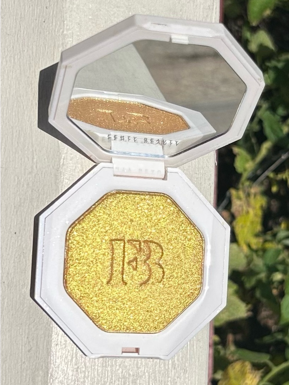 NWOB Fenty Beauty Killawatt Highlighter - Trophy Wife Gold